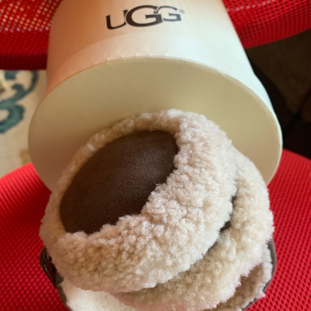 UGG CLASSIC SHEEPSKIN EARMUFF (Chestnut)